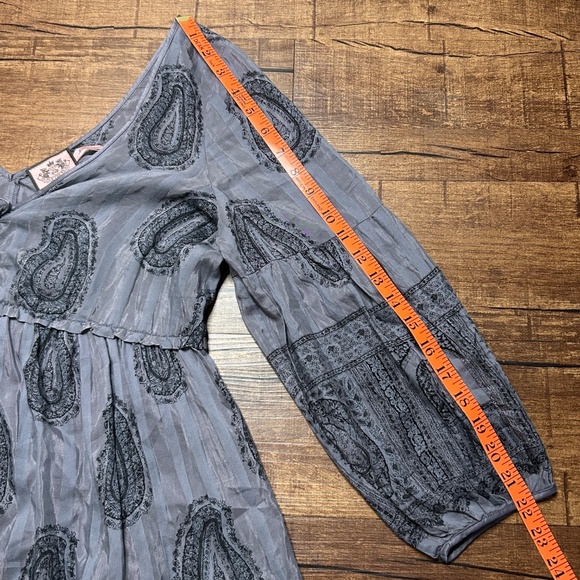 Juicy Couture Dress Womens M Silk Blend Gray Paisley Empire Waist Boho Coquette - Picture 10 of 10